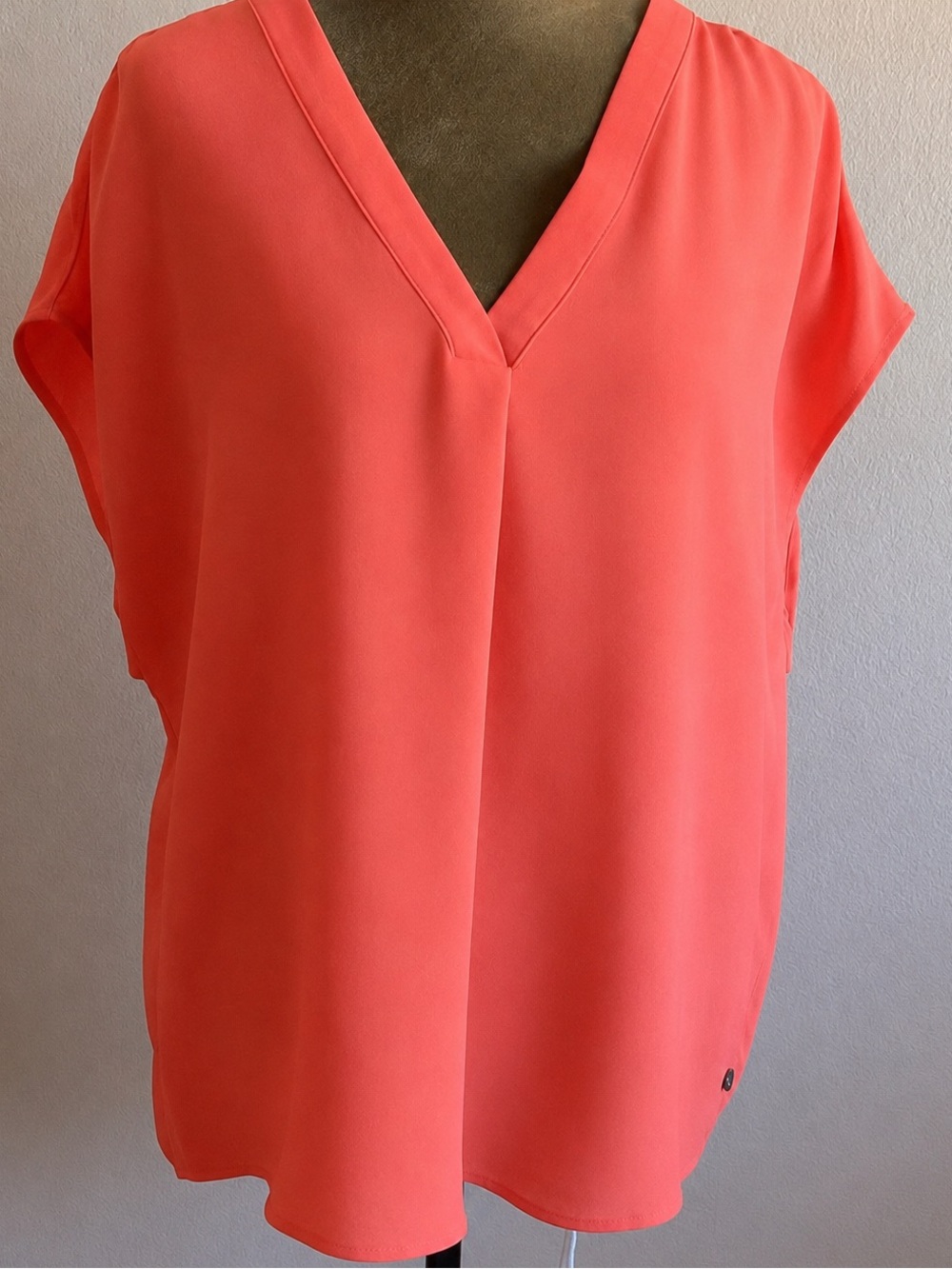 BANANA REPUBLIC Bright Coral V-Neck Blouse NWOT